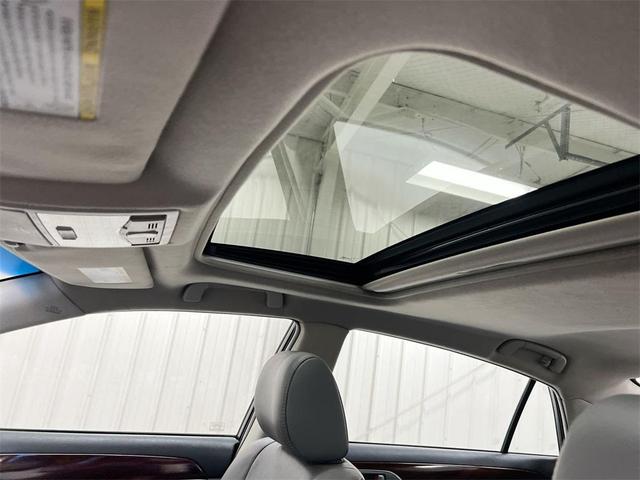 Photo of 2008 Blizzard Pearl Toyota Avalon