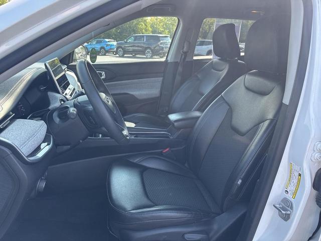 Photo of 2022 Bright White Clearcoat Jeep Compass