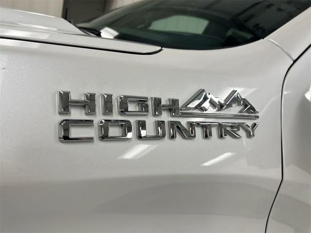 Photo of 2019 Iridescent Pearl Tricoat Chevrolet Silverado 1500