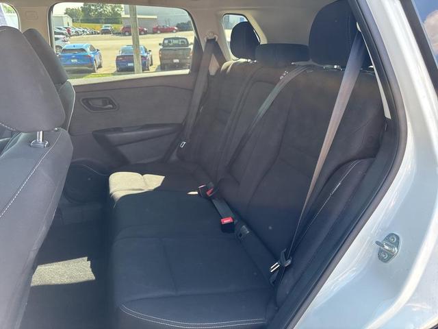 Photo of 2023 Glacier White Nissan Rogue