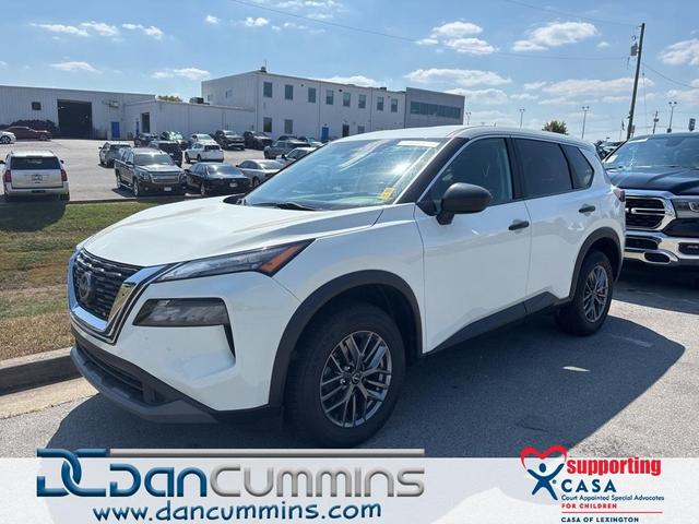Photo of 2023 Glacier White Nissan Rogue