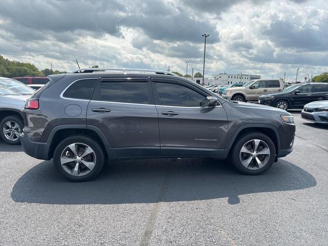 Photo of 2019 Granite Crystal Clearcoat Metallic Jeep Cherokee