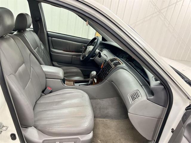 Photo of 2003 Diamond White Pearl Toyota Avalon