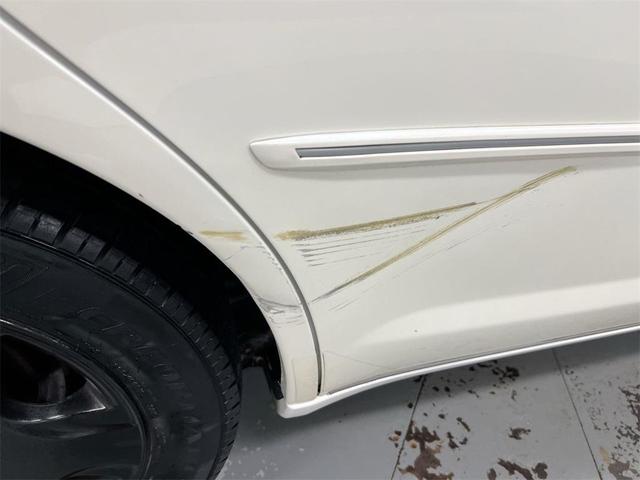 Photo of 2003 Diamond White Pearl Toyota Avalon