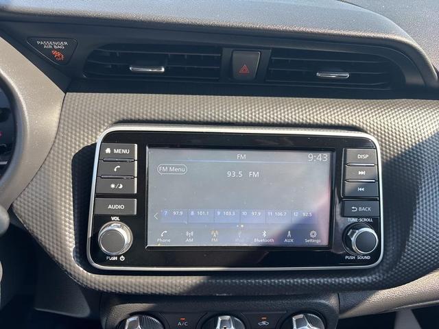 Photo of 2023 Super Black Nissan Kicks