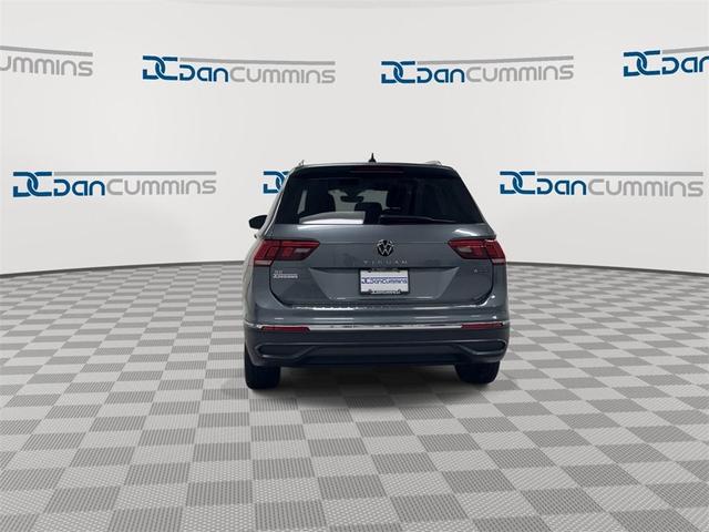 Photo of 2022 Platinum Gray Metallic Volkswagen Tiguan
