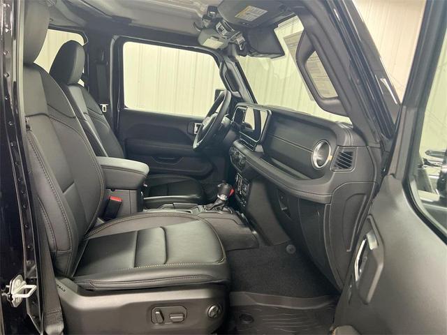 Photo of 2025 Black Clearcoat Jeep Wrangler