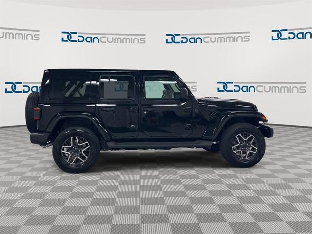 Photo of 2025 Black Clearcoat Jeep Wrangler