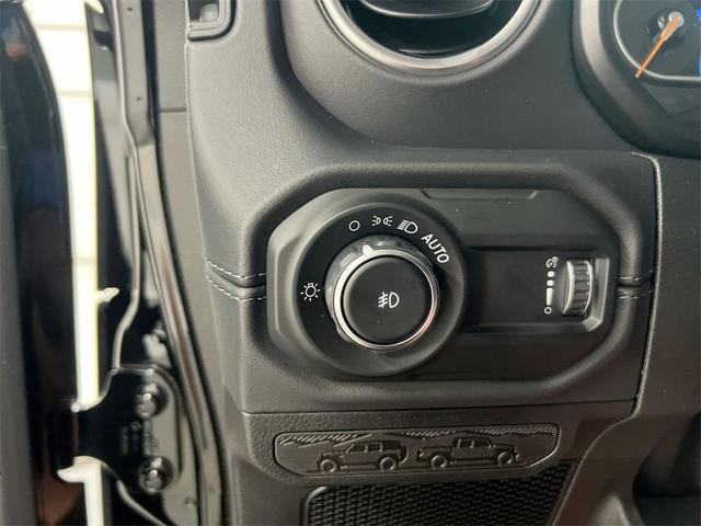 Photo of 2025 Black Clearcoat Jeep Wrangler