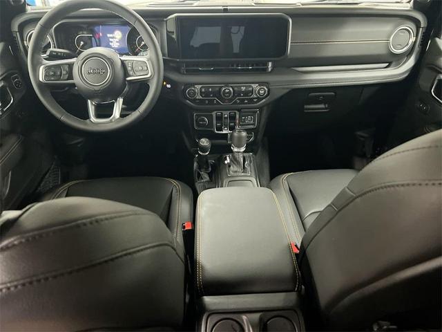 Photo of 2025 Black Clearcoat Jeep Wrangler