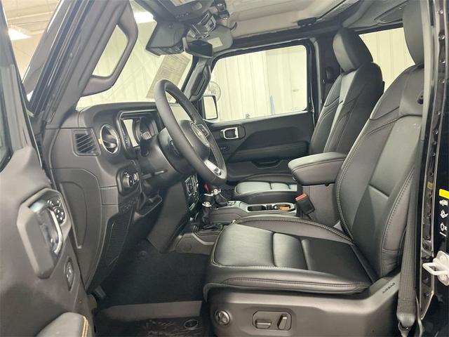 Photo of 2025 Black Clearcoat Jeep Wrangler
