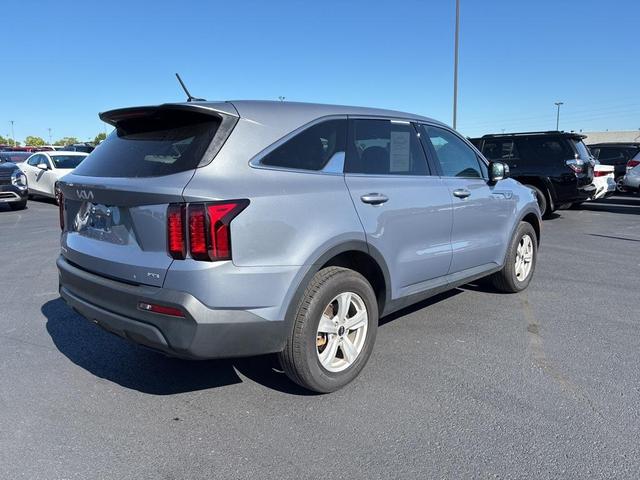 Photo of 2023 Everlasting Silver Kia Sorento