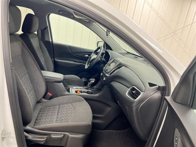 Photo of 2023 Summit White Chevrolet Equinox