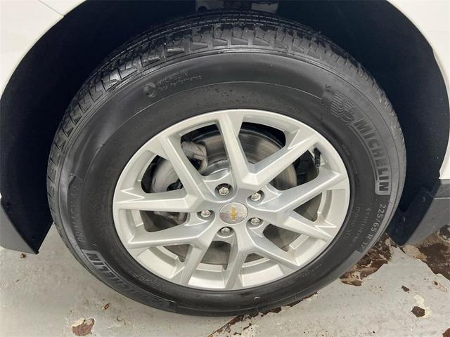 Photo of 2023 Summit White Chevrolet Equinox