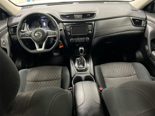 Photo of 2019 Glacier White Nissan Rogue