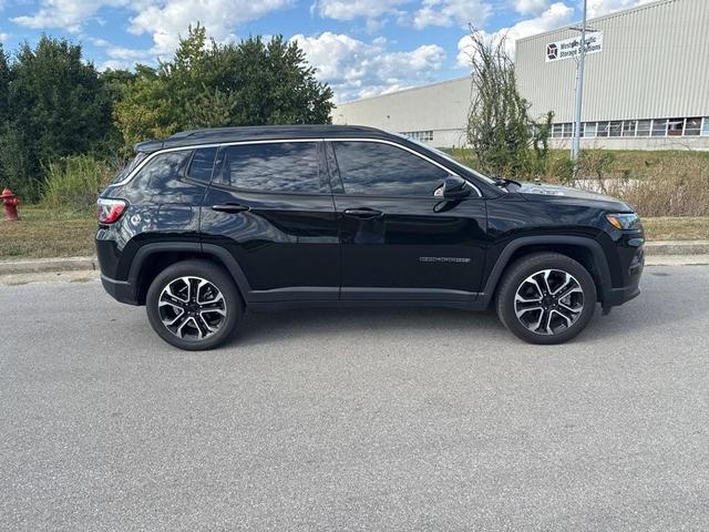 Photo of 2022 Diamond Black Jeep Compass