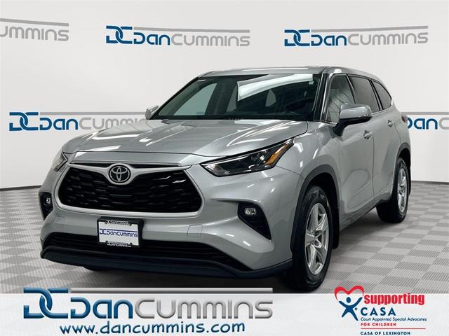 Photo of 2022 Silver Toyota Highlander
