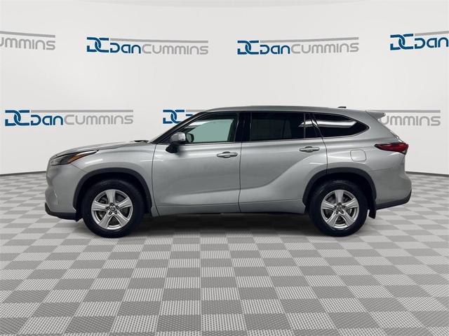Photo of 2022 Silver Toyota Highlander