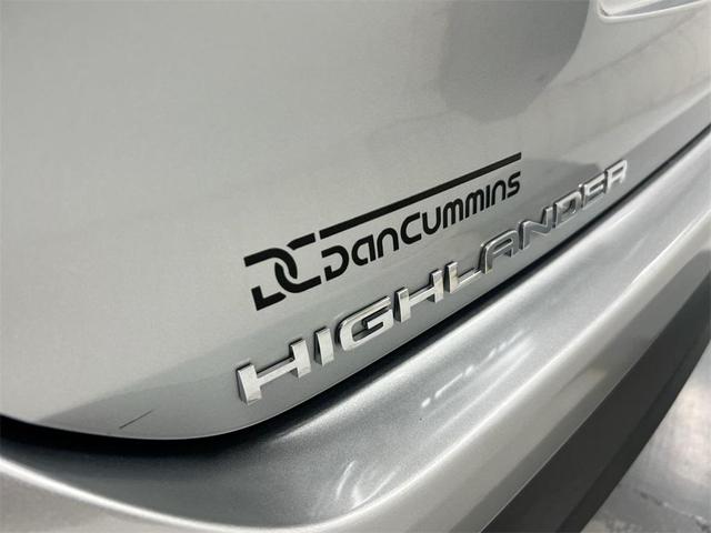 Photo of 2022 Silver Toyota Highlander