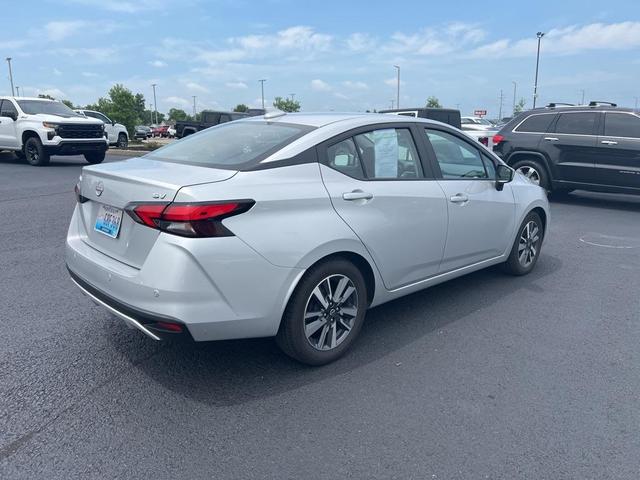 Photo of 2023 Brilliant Silver Metallic Nissan Versa