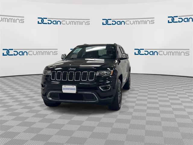 Photo of 2018 Diamond Black Jeep Grand Cherokee
