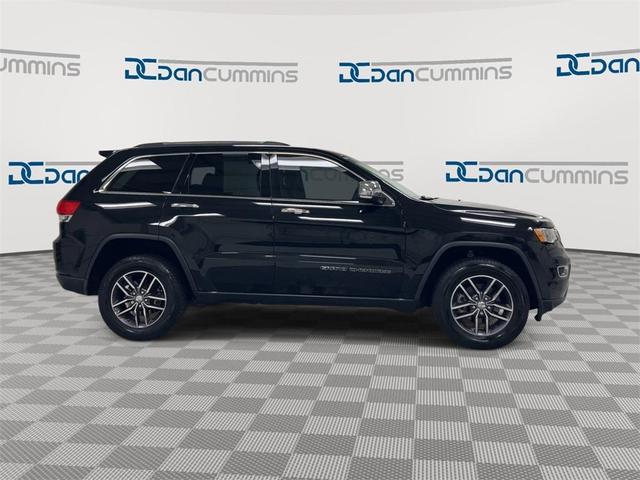 Photo of 2018 Diamond Black Jeep Grand Cherokee