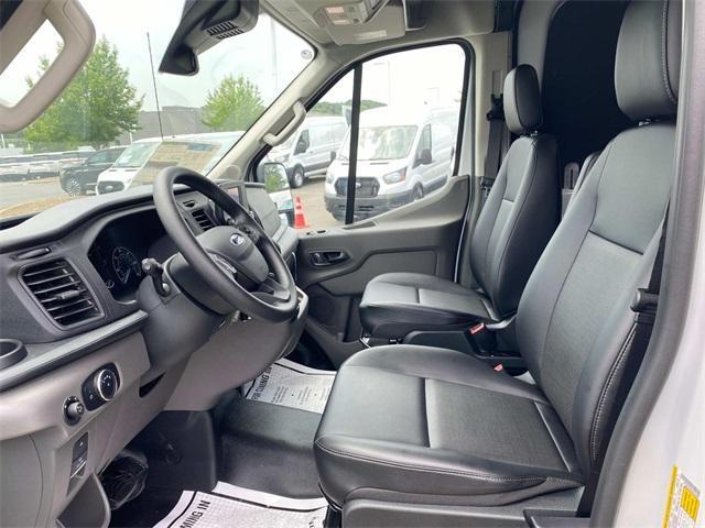 Photo of 2025 Oxford White Ford Transit-250