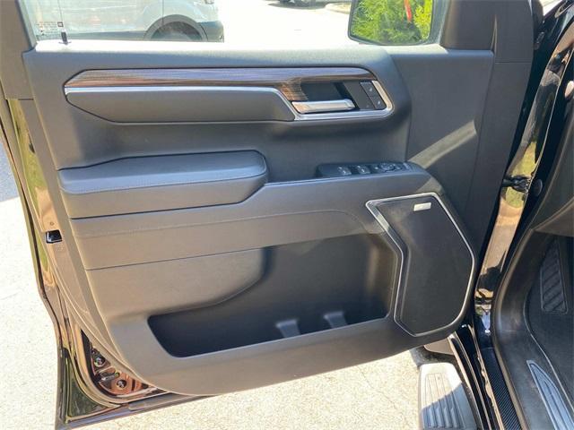 Photo of 2022 Black Chevrolet Silverado 1500