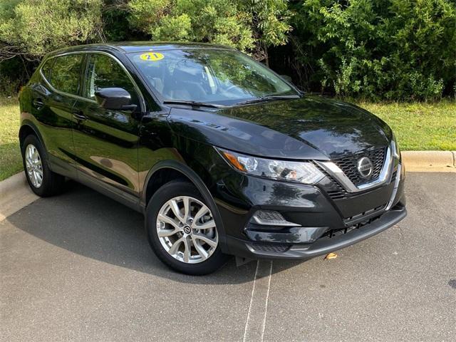 Photo of 2021 Magnetic Black Nissan Rogue Sport