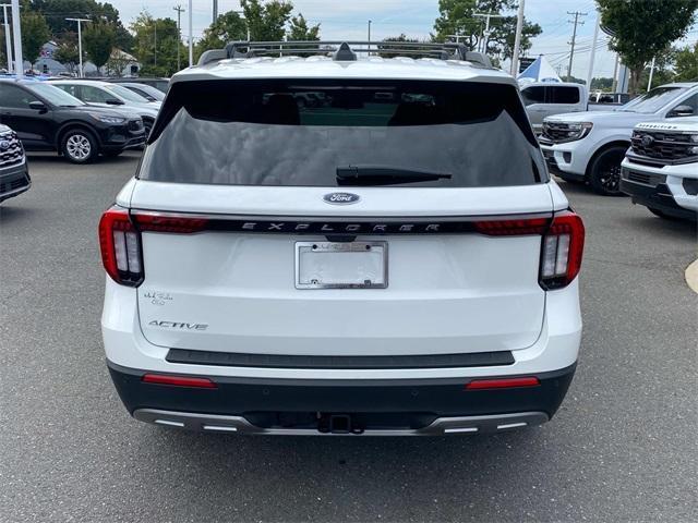 Photo of 2025 White Metallic Ford Explorer