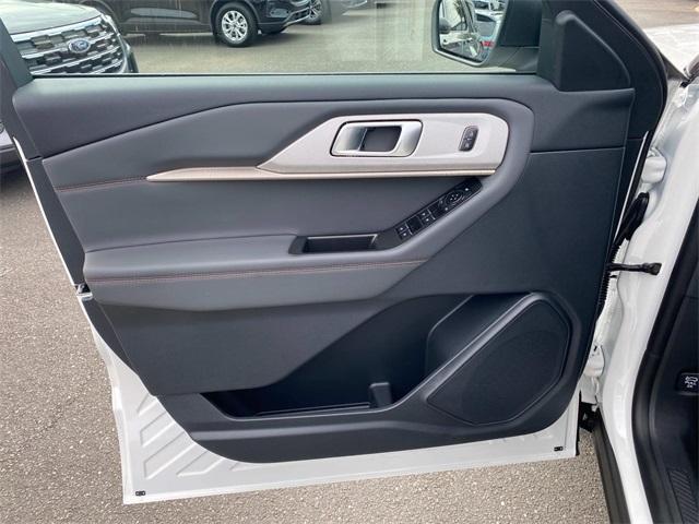 Photo of 2025 White Metallic Ford Explorer