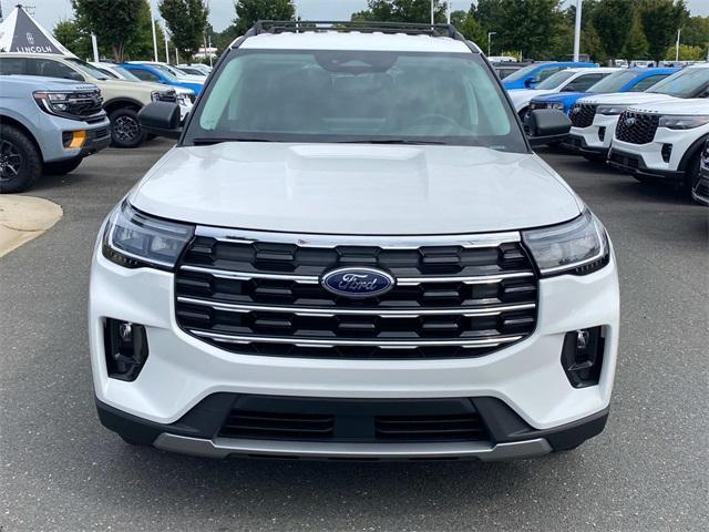 Photo of 2025 White Metallic Ford Explorer