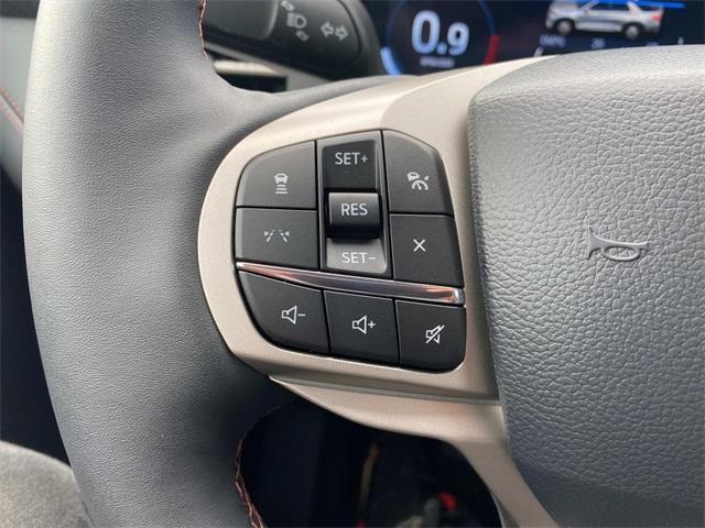 Photo of 2025 White Metallic Ford Explorer