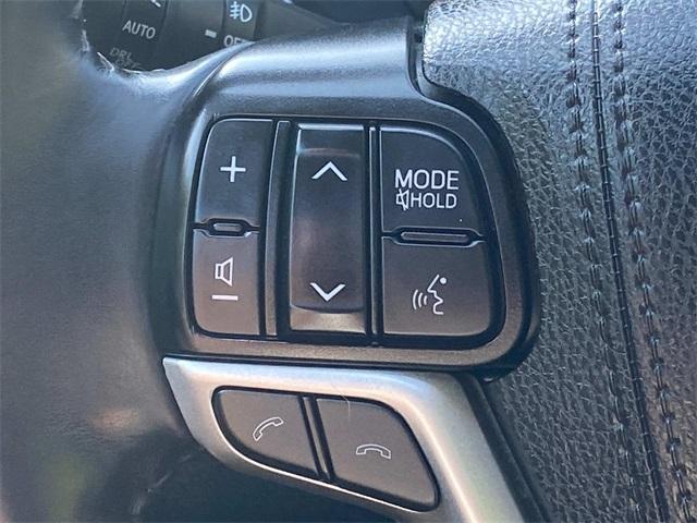 Photo of 2019 Ooh La La Rouge Mica Toyota Highlander