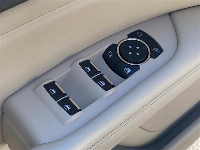 Photo of 2020 White Platinum Tri-Coat Metallic Lincoln MKZ