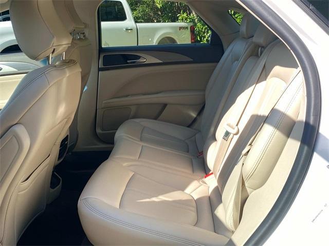 Photo of 2020 White Platinum Tri-Coat Metallic Lincoln MKZ