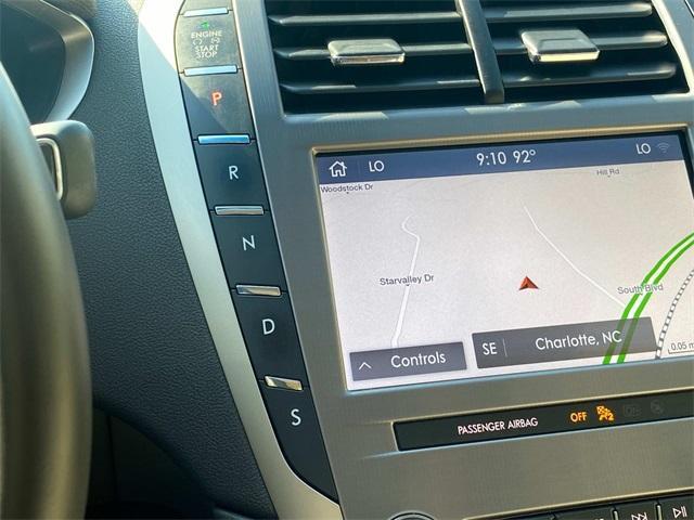 Photo of 2020 White Platinum Tri-Coat Metallic Lincoln MKZ