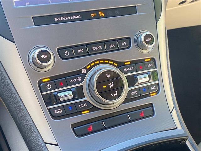 Photo of 2020 White Platinum Tri-Coat Metallic Lincoln MKZ