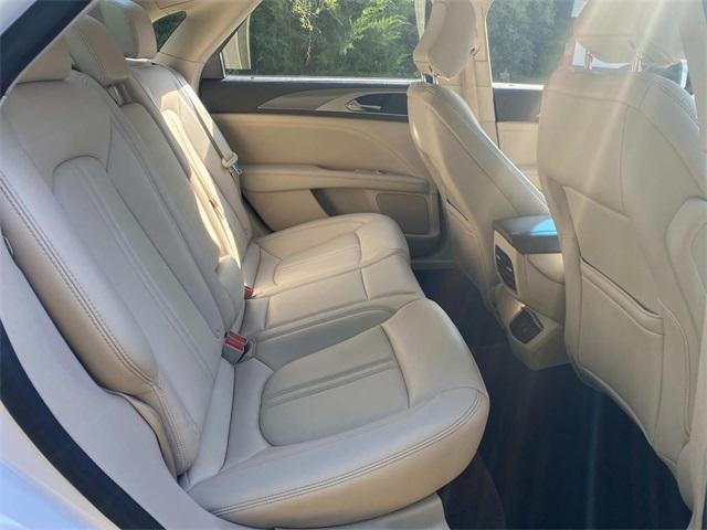 Photo of 2020 White Platinum Tri-Coat Metallic Lincoln MKZ