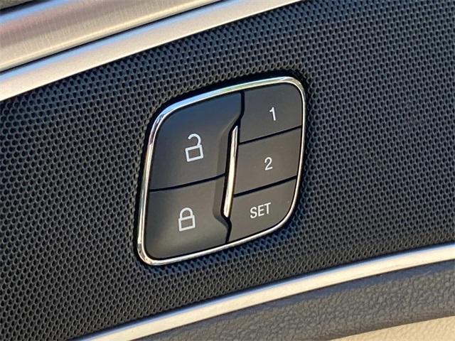 Photo of 2020 White Platinum Tri-Coat Metallic Lincoln MKZ