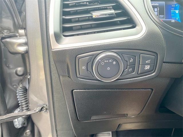 Photo of 2022 Carbonized Gray Metallic Ford Edge