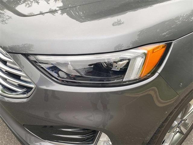 Photo of 2022 Carbonized Gray Metallic Ford Edge