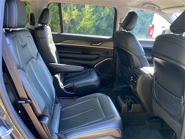 Photo of 2022 Metallic Jeep Grand Cherokee L