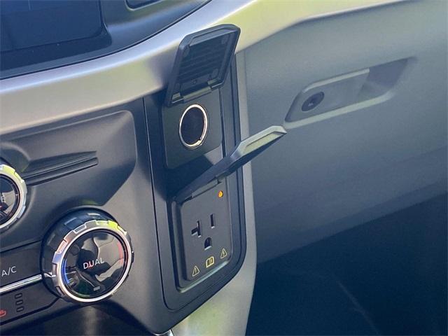 Photo of 2023 Oxford White Ford F-150 Lightning
