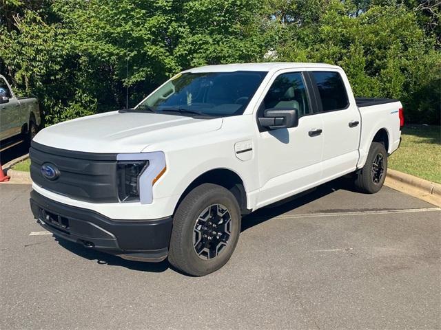Photo of 2023 Oxford White Ford F-150 Lightning