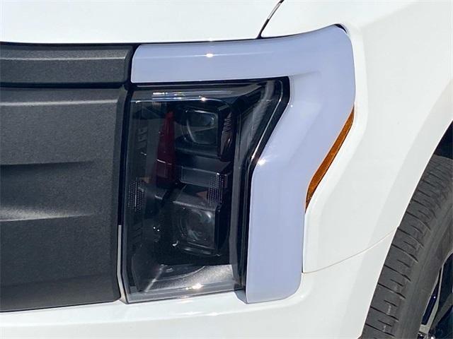 Photo of 2023 Oxford White Ford F-150 Lightning