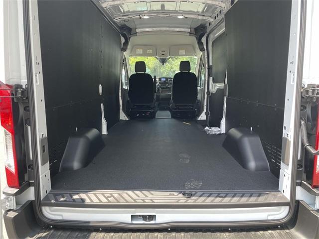 Photo of 2025 Oxford White Ford Transit-250