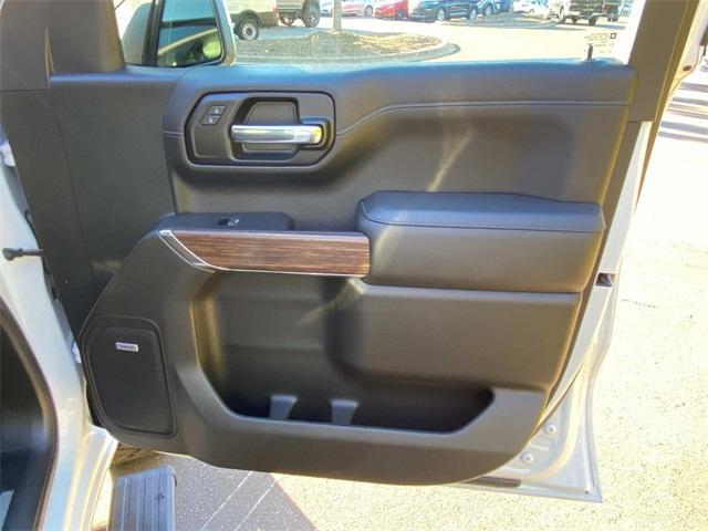 Photo of 2021 Iridescent Pearl Tricoat Chevrolet Silverado 1500