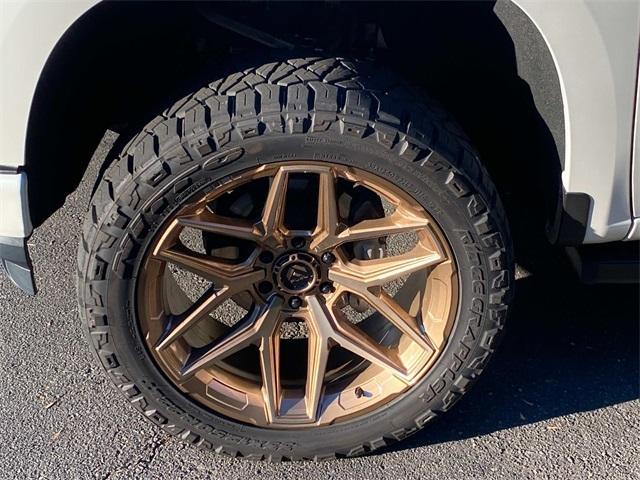 Photo of 2021 Iridescent Pearl Tricoat Chevrolet Silverado 1500