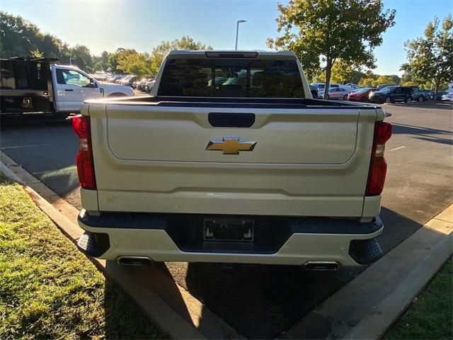 Photo of 2021 Iridescent Pearl Tricoat Chevrolet Silverado 1500